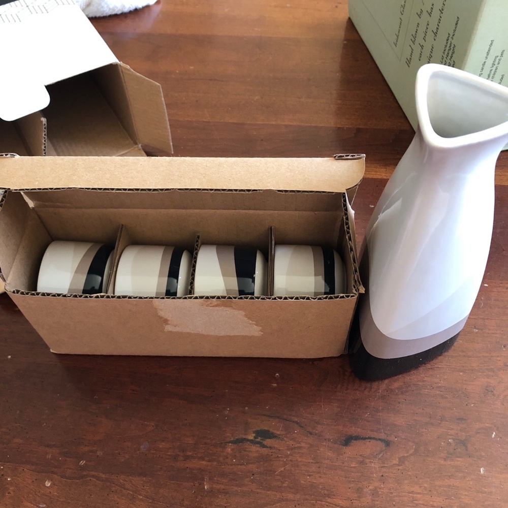 Short Stories Sake Set